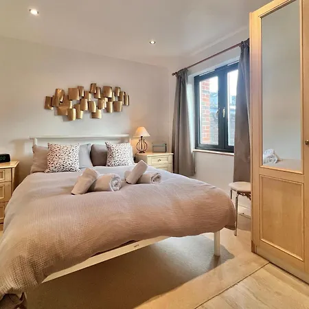 Central Spacious Ground Floor Flat With Courtyard Kingsbridge  Exterior photo