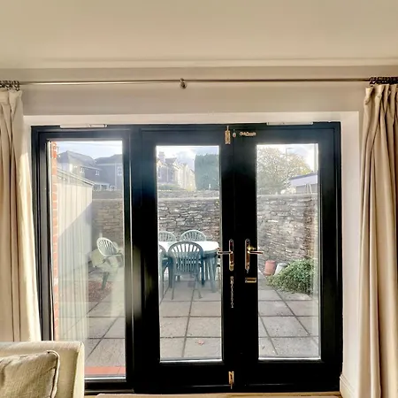 Central Spacious Ground Floor Flat With Courtyard Kingsbridge  Exterior photo