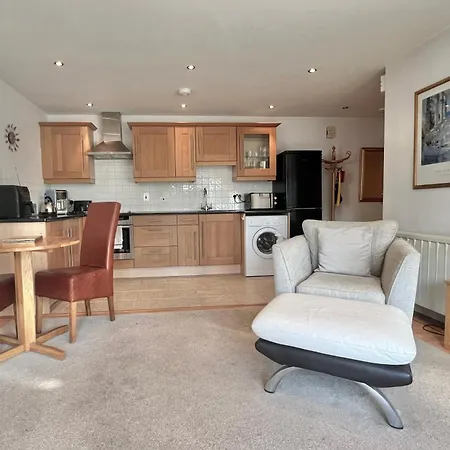Central Spacious Ground Floor Flat With Courtyard Kingsbridge  Exterior photo