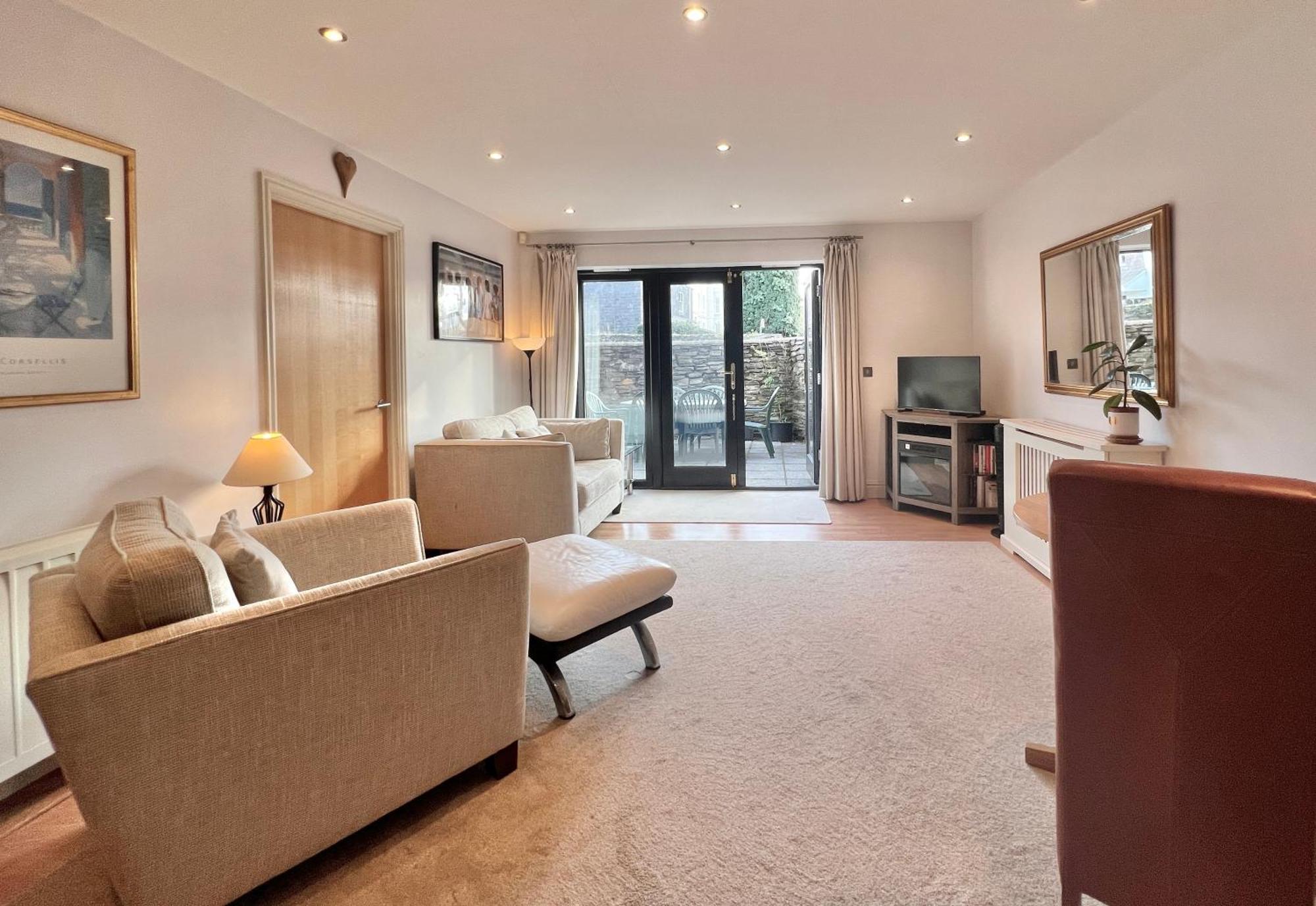Spacious Ground Floor Flat With Courtyard Kingsbridge (Devon)