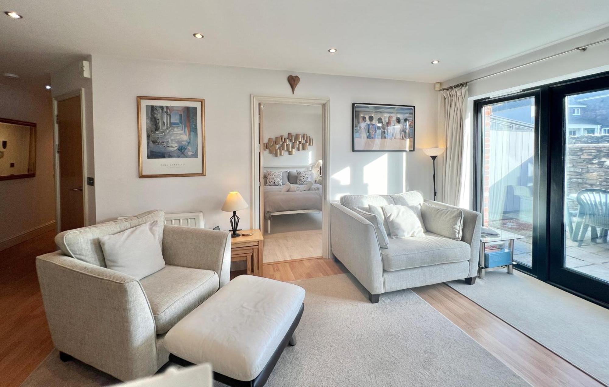 Apartment Spacious Ground Floor Flat With Courtyard