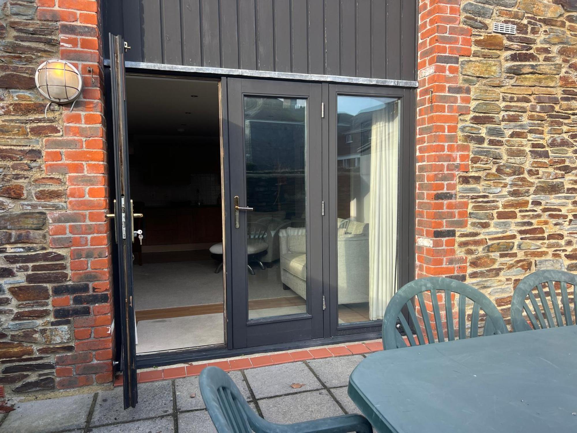 Spacious Ground Floor Flat With Courtyard * Kingsbridge (Devon)